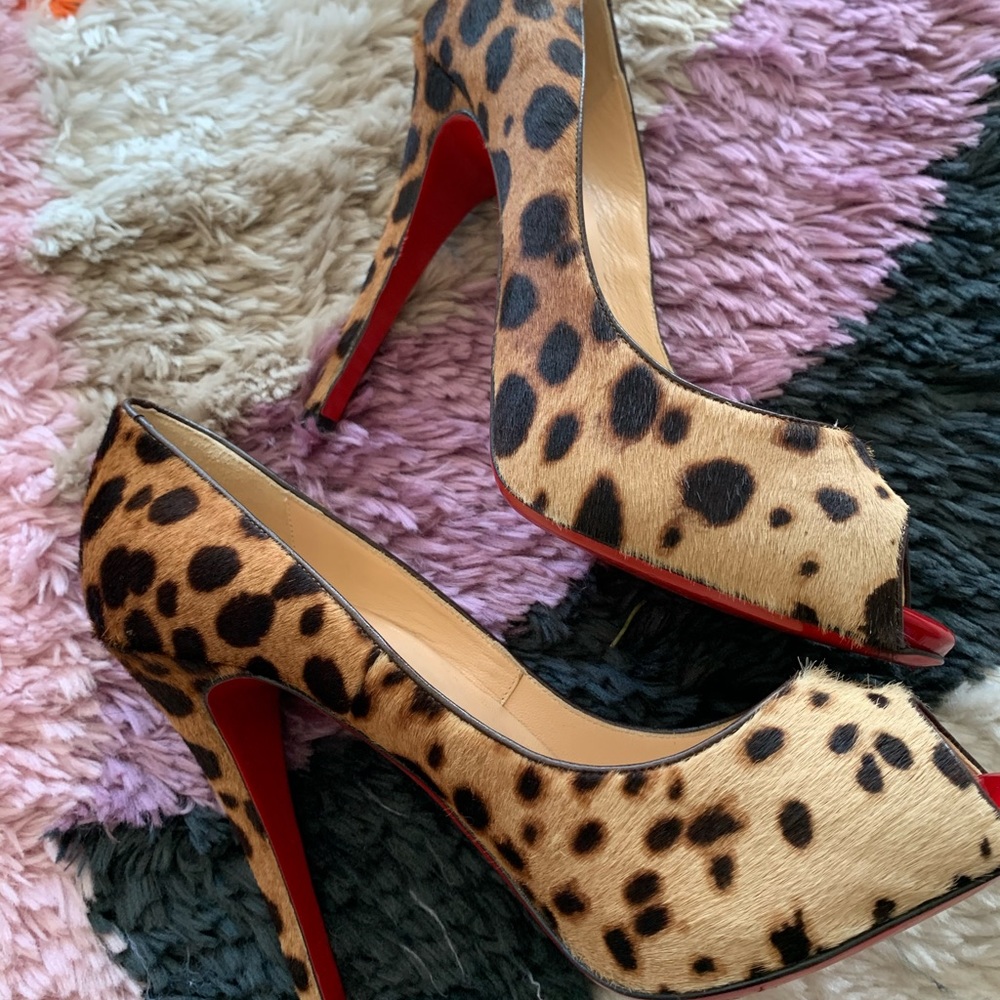 ❤️Authentic Christian Louboutin leopard heel